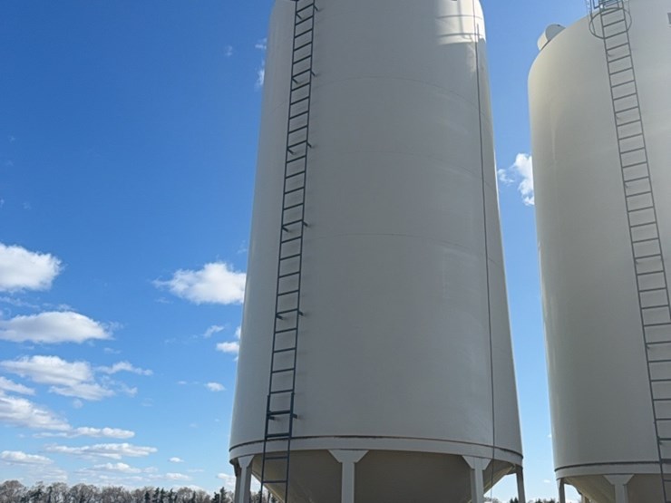 meridian-6000-bushel-hopper-bin-with-fan,-used-for-grain-only,-excellent-shape-image-1