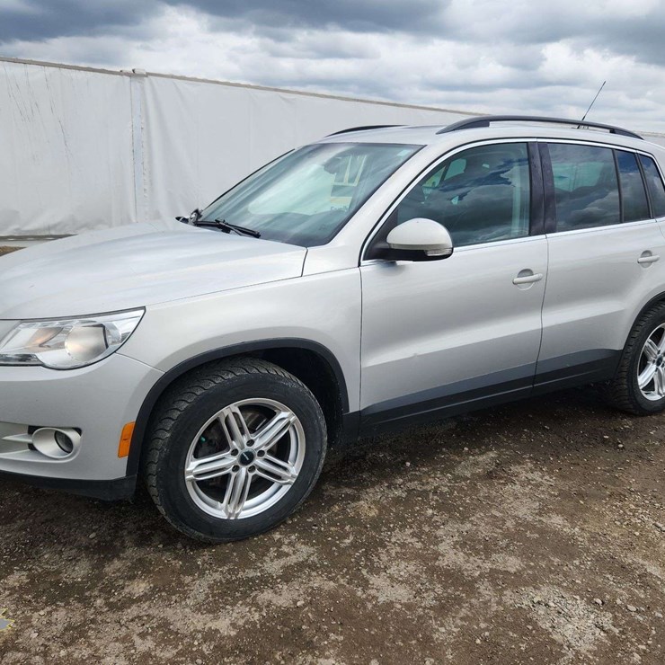 2011 VOLKSWAGEN TIGUAN