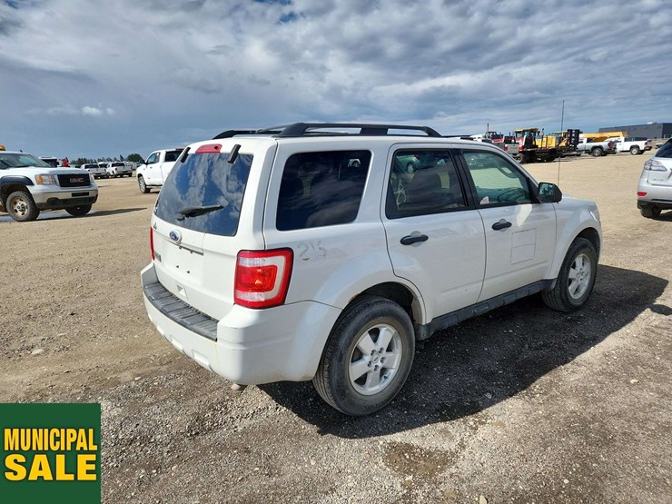2011-ford-escape-image-4