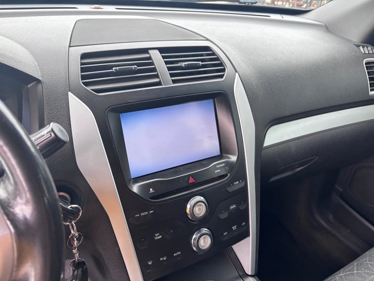 2013-ford-explorer-image-11