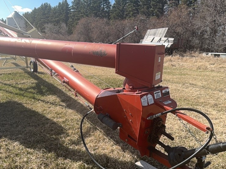 10-x-70-farmking-auger-with-swing-out-mechanical-drive-hopper￼-image-5