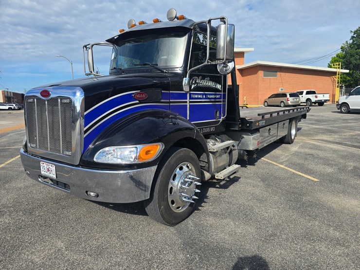 2022-peterbilt-337-image-2
