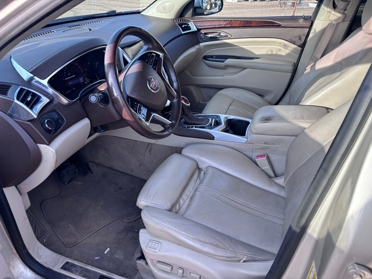 2015-cadillac-srx-image-7