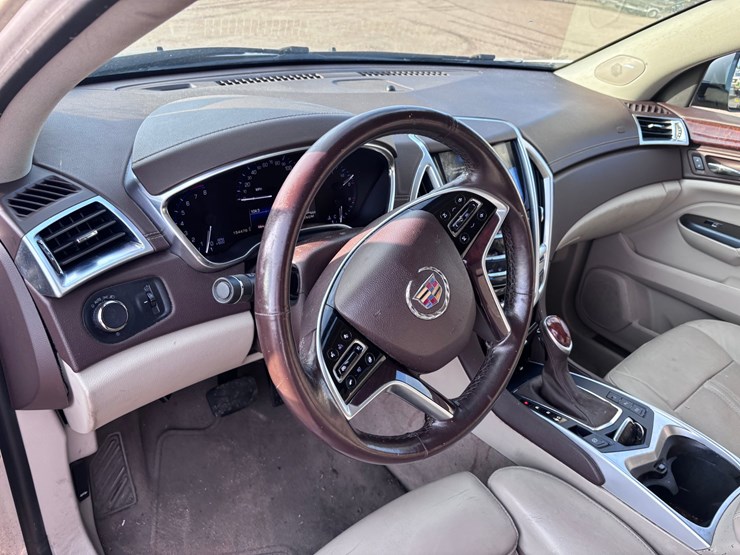 2015-cadillac-srx-image-8