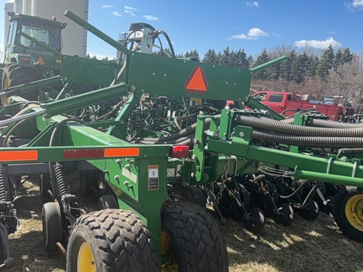 2000-john-deere-1910-image-48