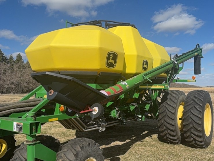 2000-john-deere-1910-image-98