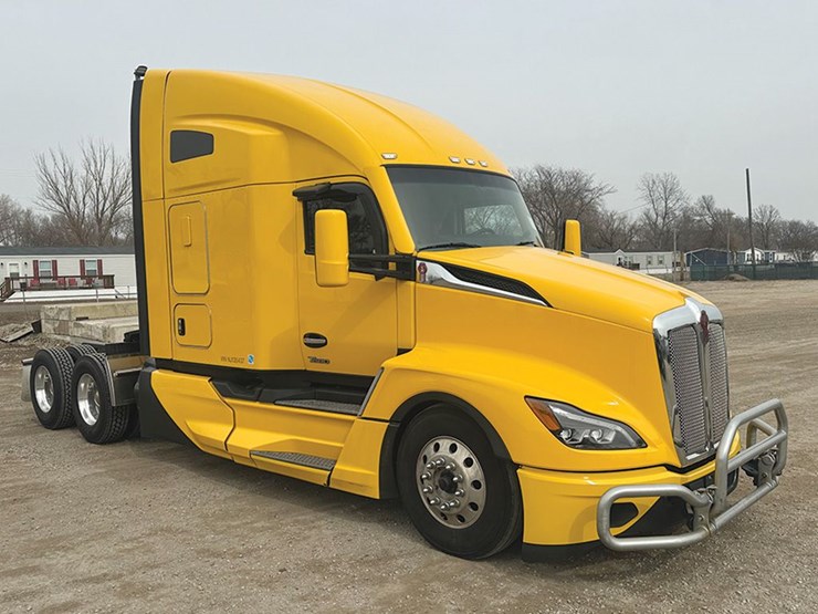 2023-kenworth-t680-image-1
