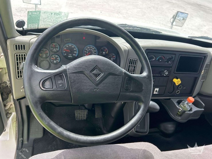 2018-international-durastar-4300-image-13
