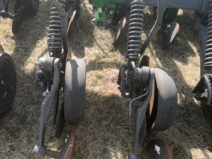 2000-john-deere-1910-image-30
