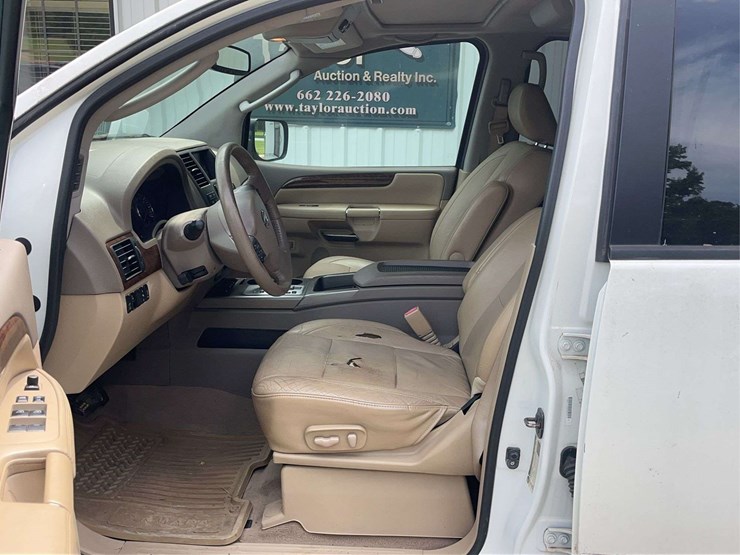 2011-nissan-armada-image-9