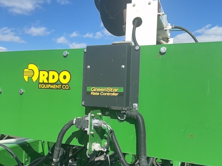 2000-john-deere-1910-image-84