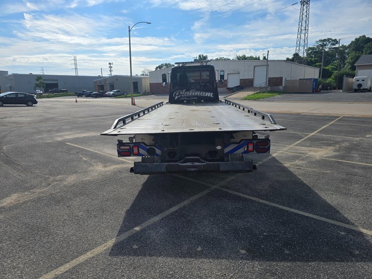2022-peterbilt-337-image-16