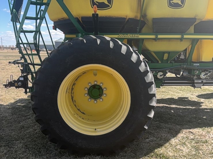 2000-john-deere-1910-image-131