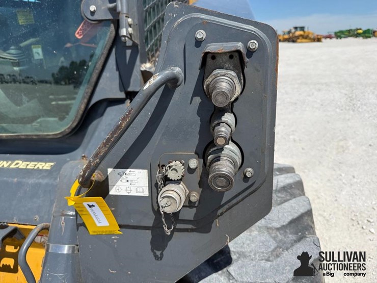 2017-deere-330g-image-13