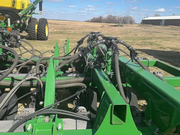 2000-john-deere-1910-image-70