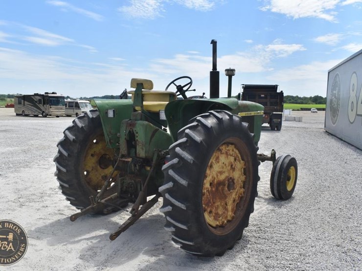 john-deere-3010-image-6