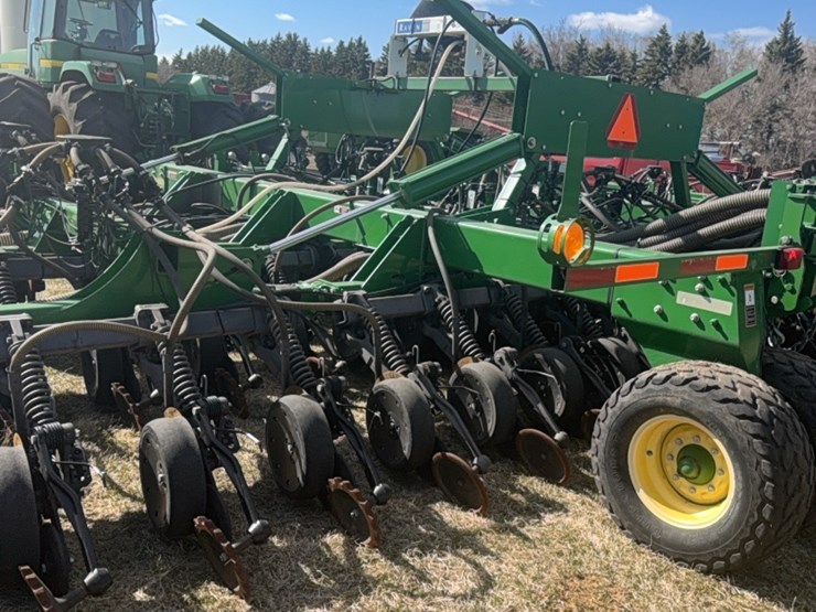 2000-john-deere-1910-image-51