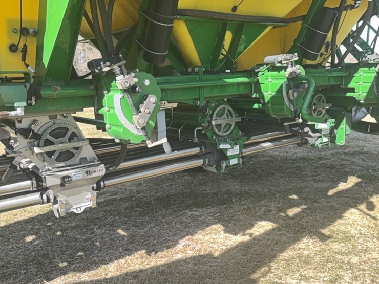 2000-john-deere-1910-image-106