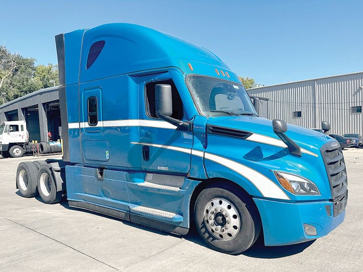 2021-freightliner-cascadia-126-image-2