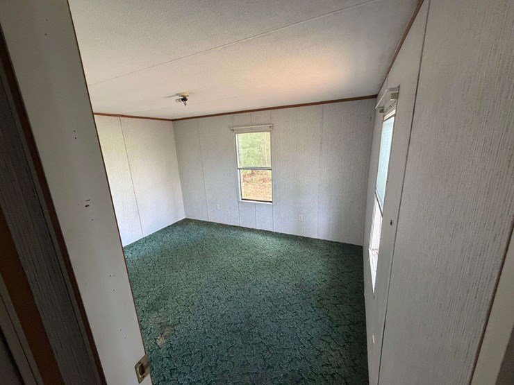 2000-horton-homes-inc.-14x64-2br/2bath-mobile-home-image-37
