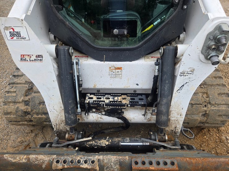 2023-bobcat-t770-image-23