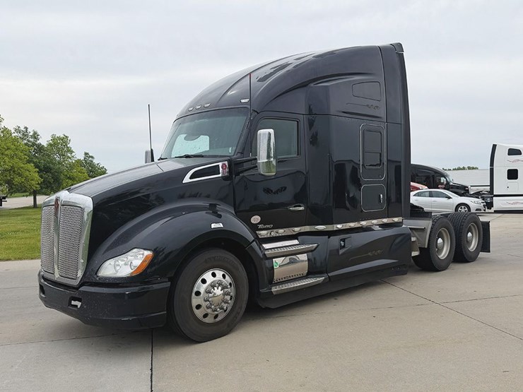 2019-kenworth-t680-image-1