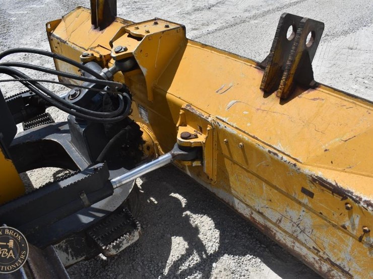 2022-deere-650k-lgp-image-48