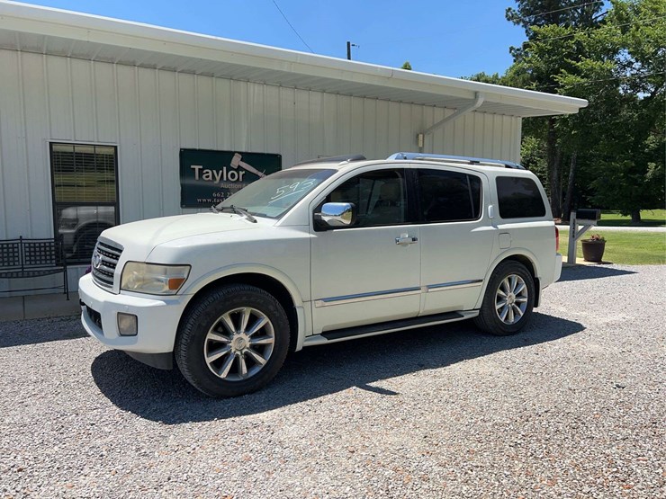 2010-infiniti-qx56-image-1