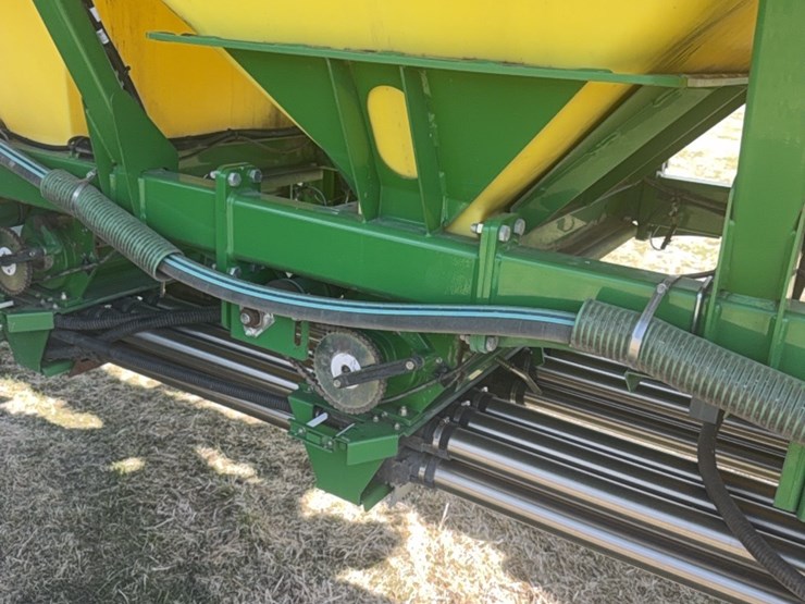 2000-john-deere-1910-image-139