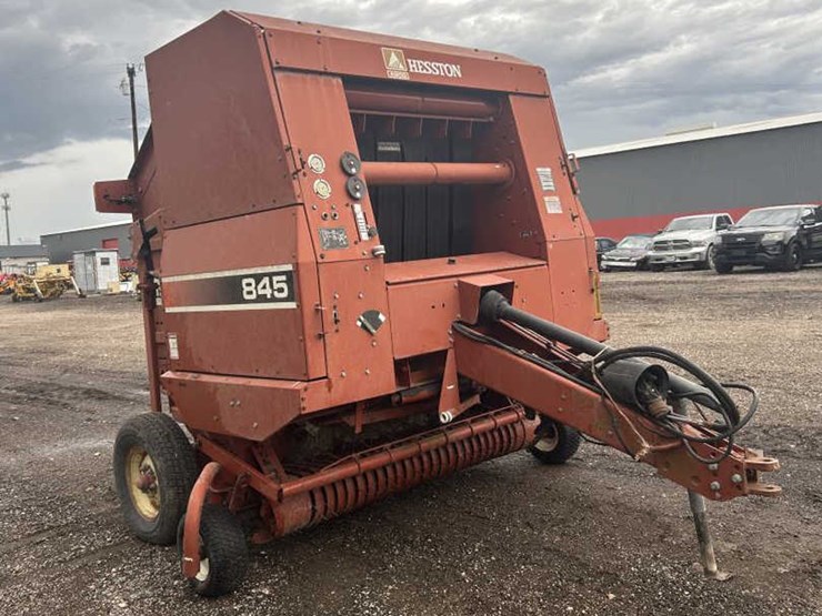 hesston-845-image-3