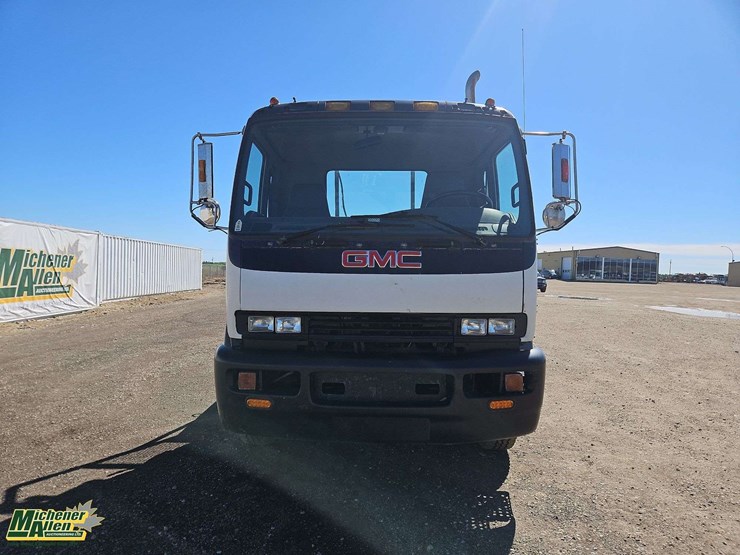 2001-gmc-t7500-image-9