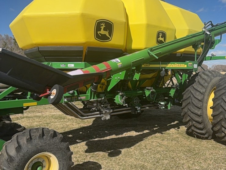 2000-john-deere-1910-image-102