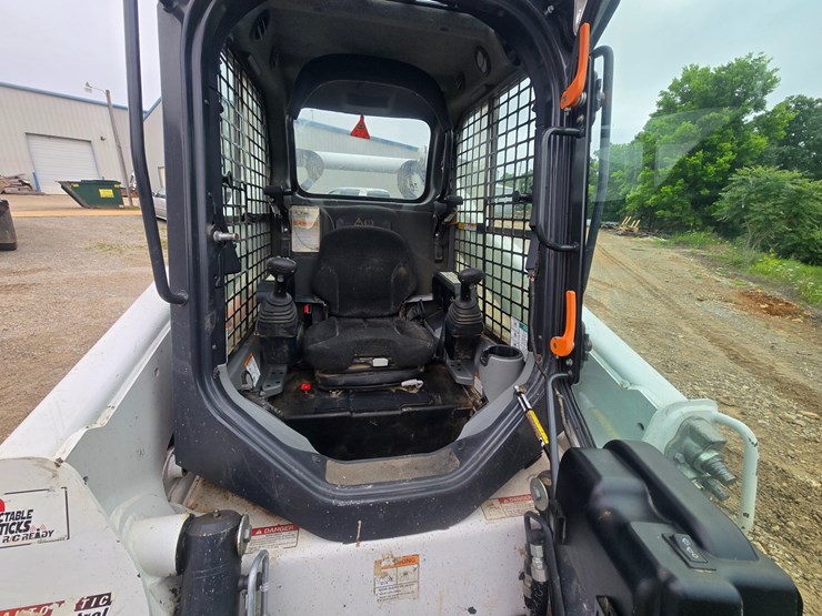 2023-bobcat-t770-image-24
