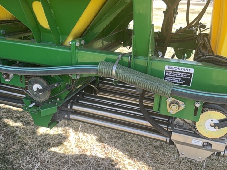 2000-john-deere-1910-image-140