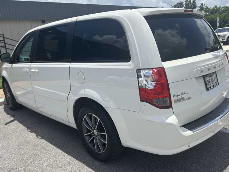 2012-dodge-caravan-image-8