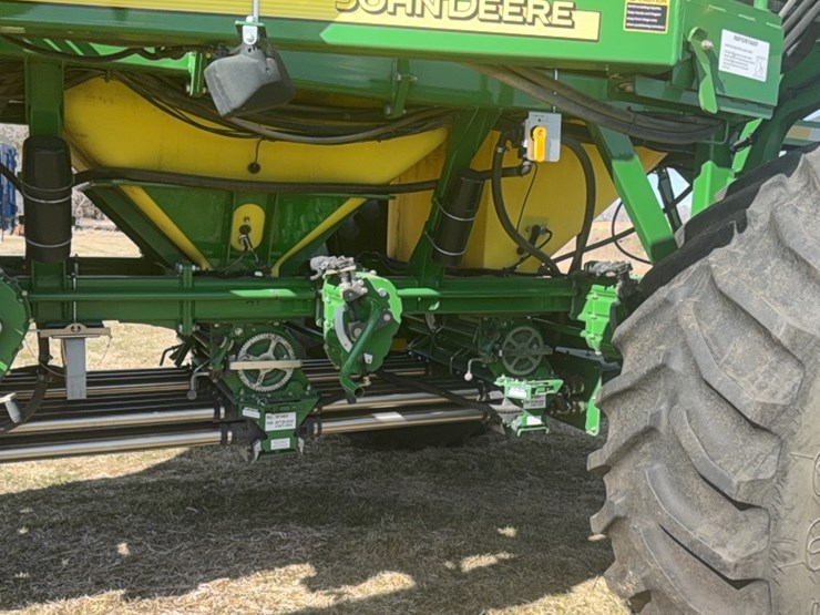 2000-john-deere-1910-image-110