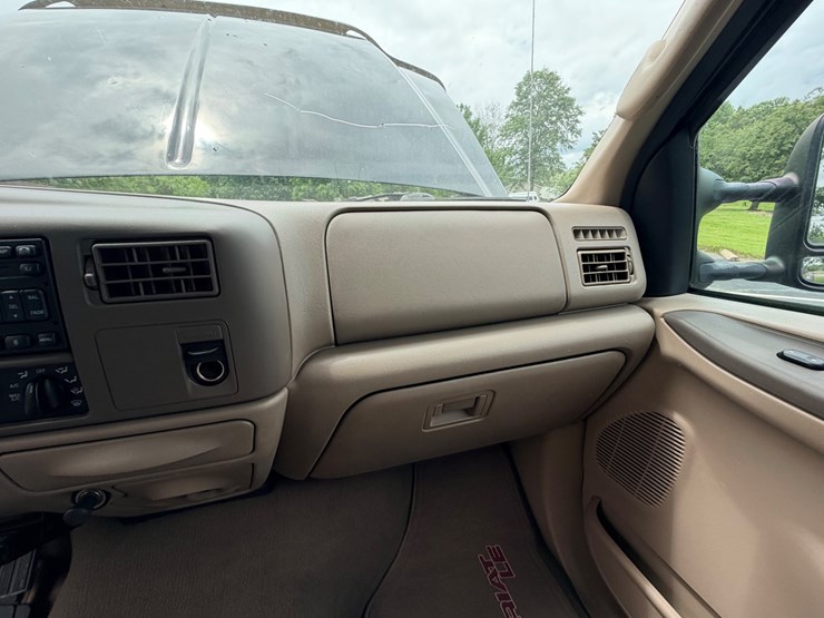 2004-ford-f350-image-40