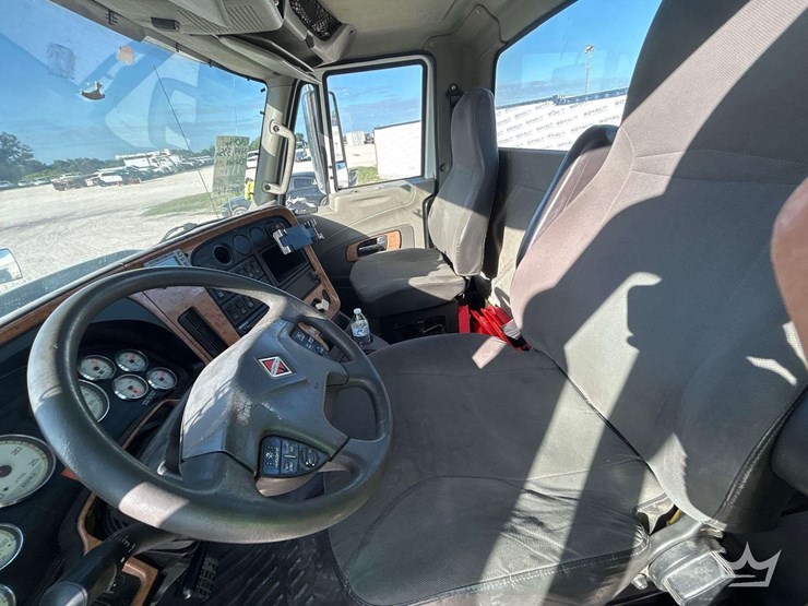 2014-international-prostar-image-17