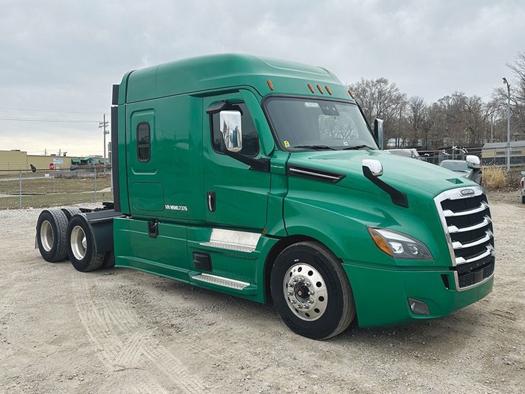 2023-freightliner-cascadia-126-image-2