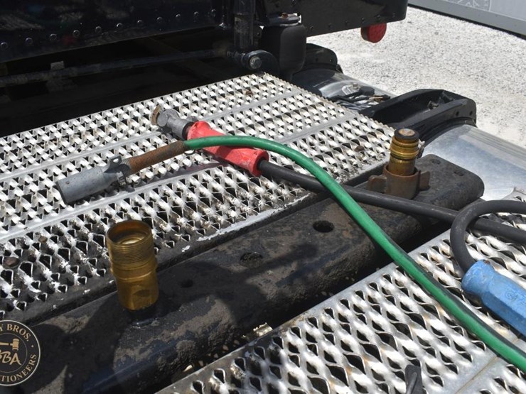 2005-peterbilt-378-image-96