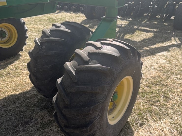 2000-john-deere-1910-image-149