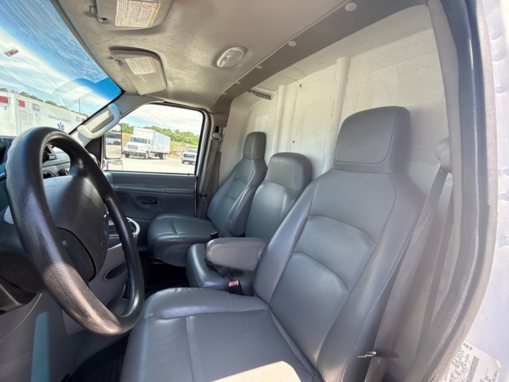 2011-ford-e450-image-15