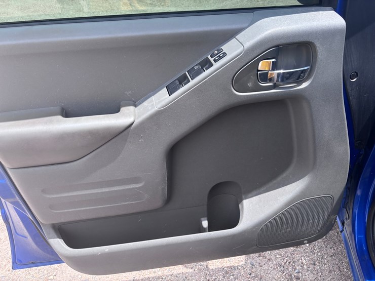 2015-nissan-frontier-image-8