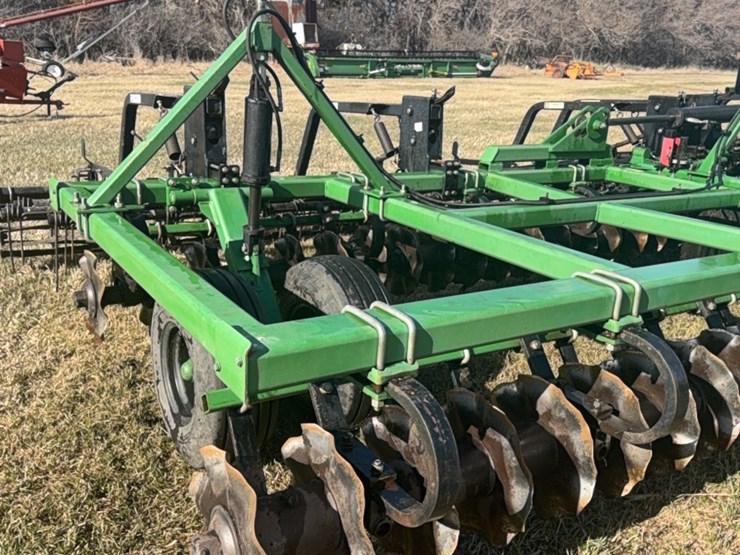 summers-40’-supercoulter-plus-vertical-tillage,-equipped-with-summer’s-heavy-duty-3-bar-harrows-and-rolling-baskets-image-48