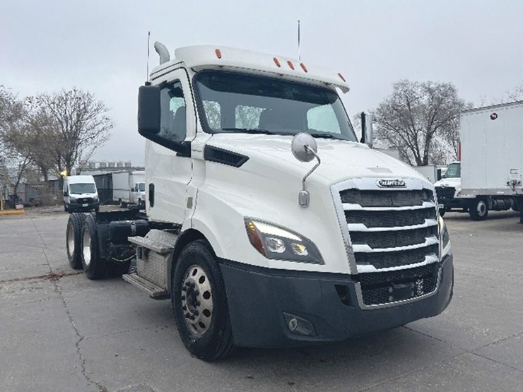 2019-freightliner-cascadia-116-image-1
