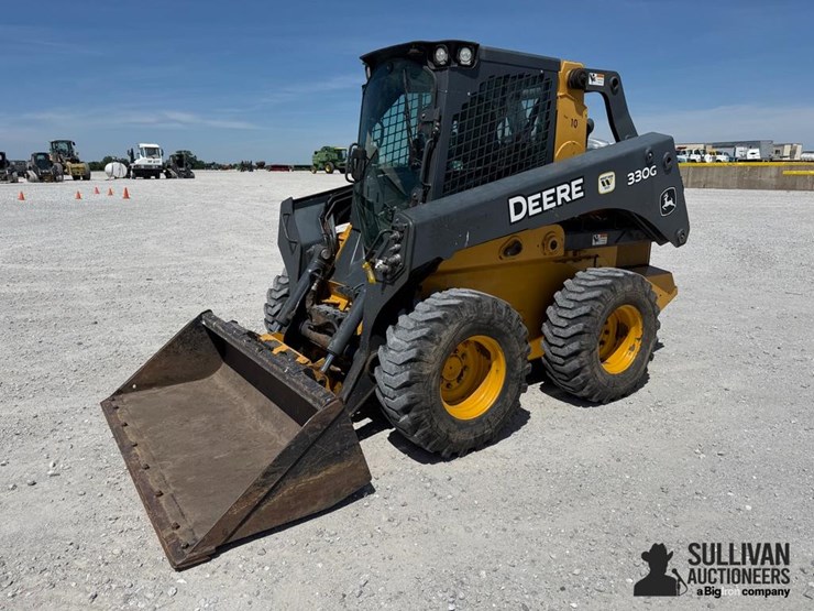 2017-deere-330g-image-1