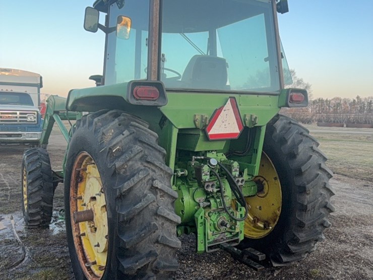 john-deere-725-image-12