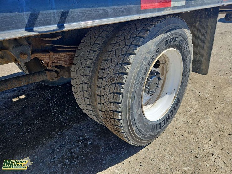 2001-gmc-t7500-image-11