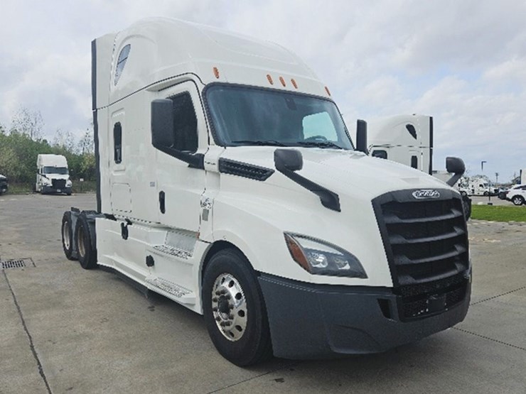 2020-freightliner-cascadia-126-image-1