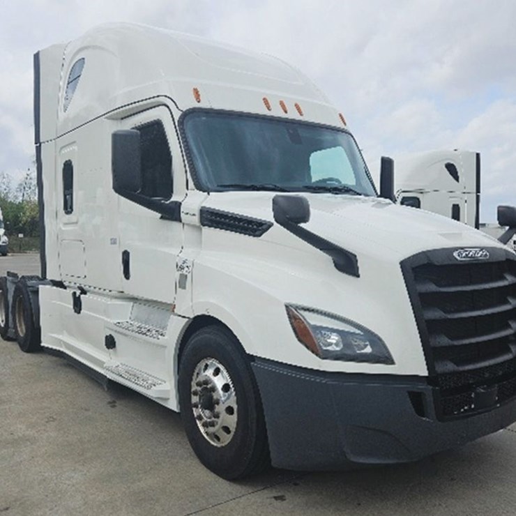 2020 FREIGHTLINER CASCADIA 126